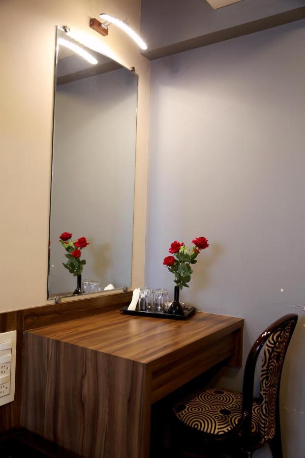 Hotel Sea Shore Нави Мумбай Екстериор снимка