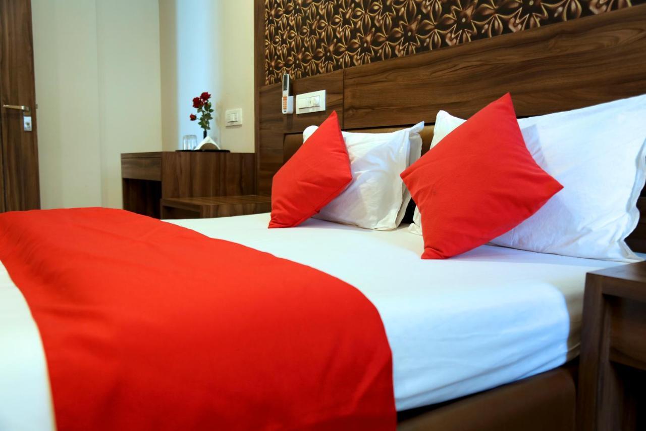 Hotel Sea Shore Нави Мумбай Екстериор снимка
