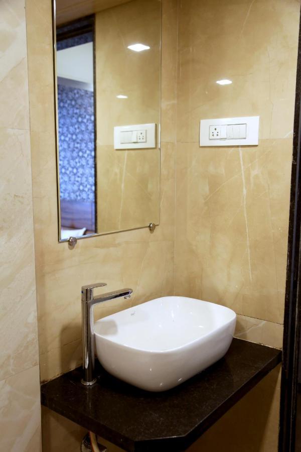 Hotel Sea Shore Нави Мумбай Екстериор снимка