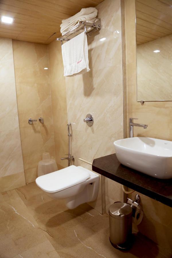 Hotel Sea Shore Нави Мумбай Екстериор снимка