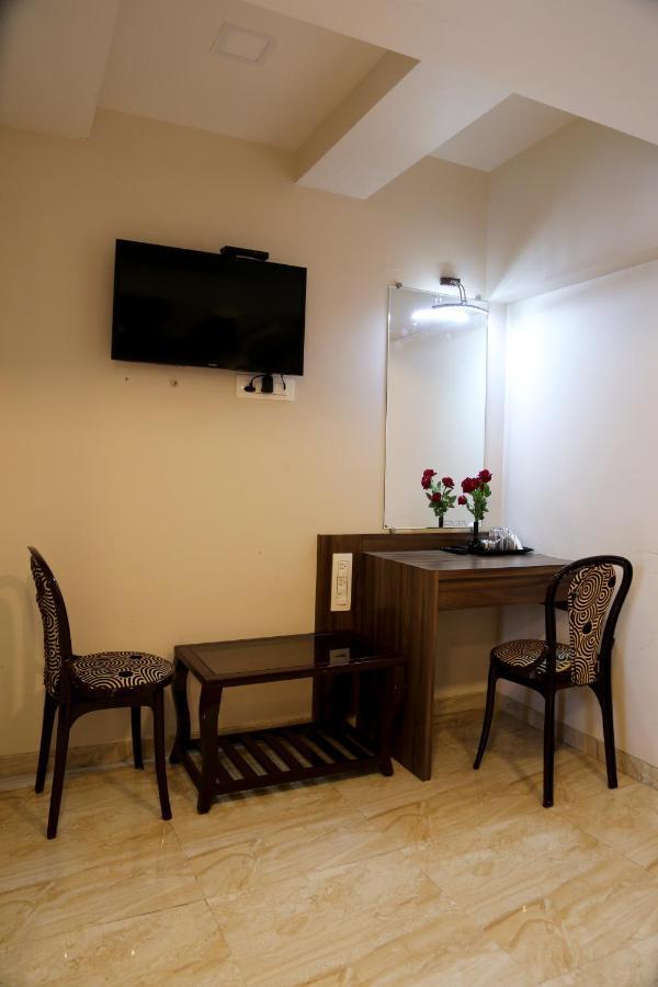 Hotel Sea Shore Нави Мумбай Екстериор снимка