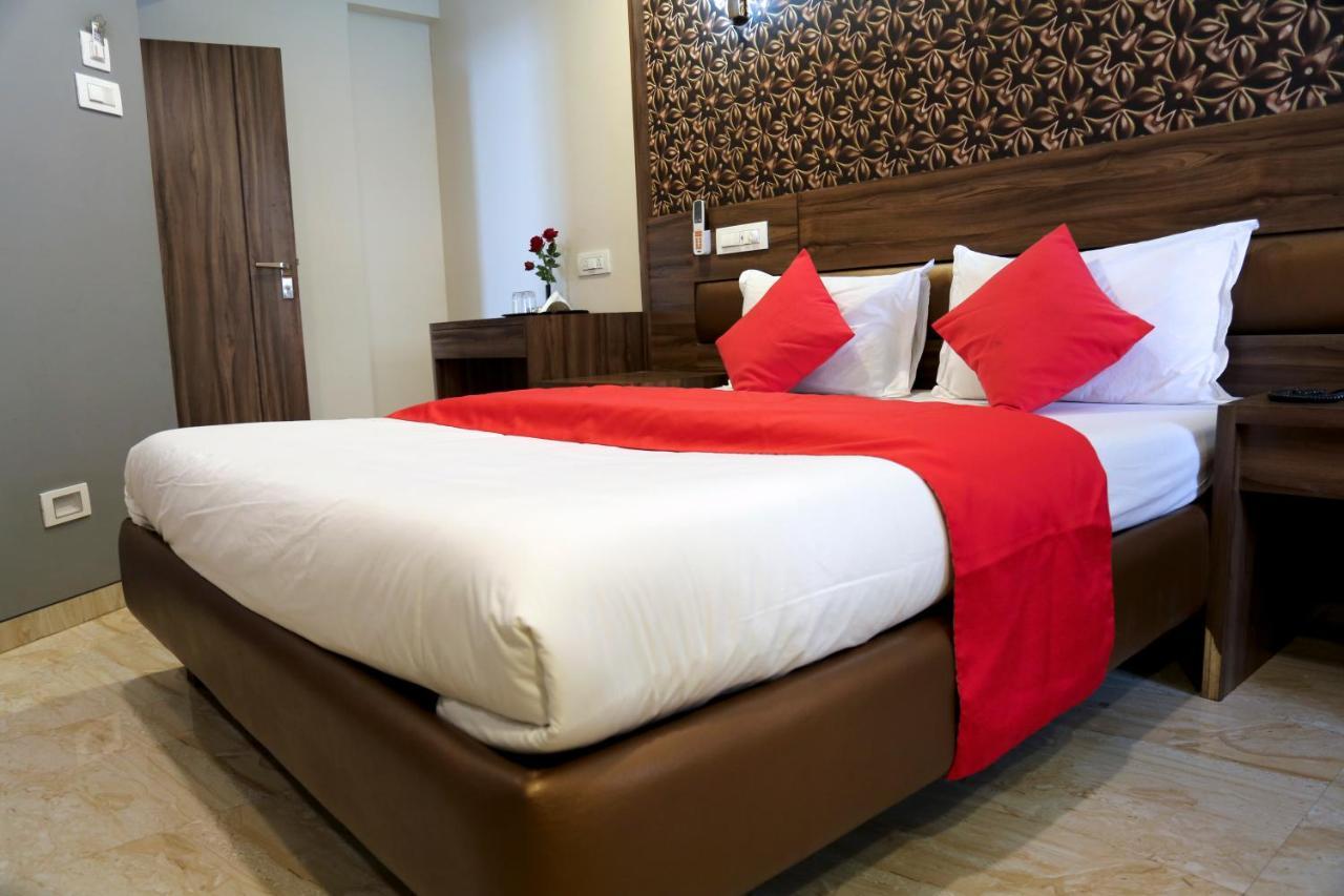 Hotel Sea Shore Нави Мумбай Екстериор снимка
