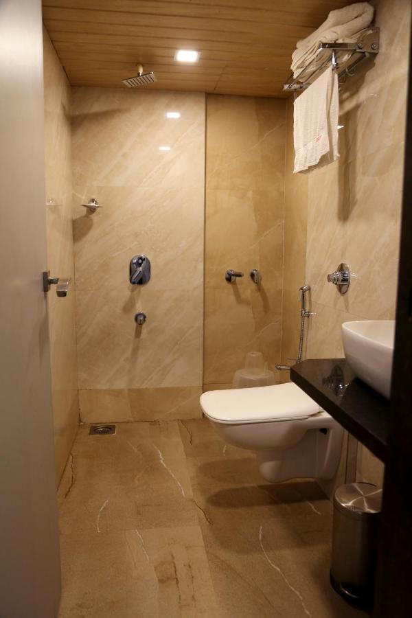 Hotel Sea Shore Нави Мумбай Екстериор снимка
