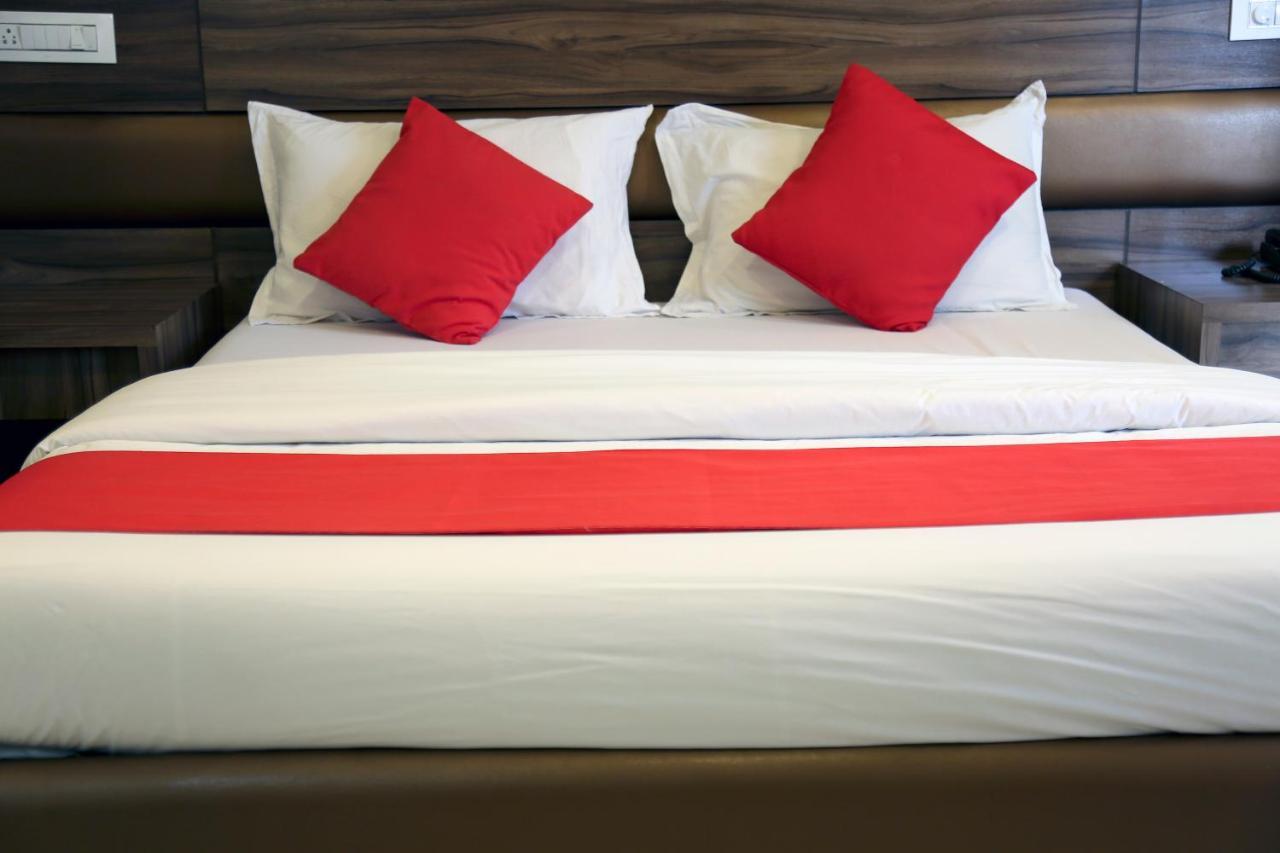 Hotel Sea Shore Нави Мумбай Екстериор снимка