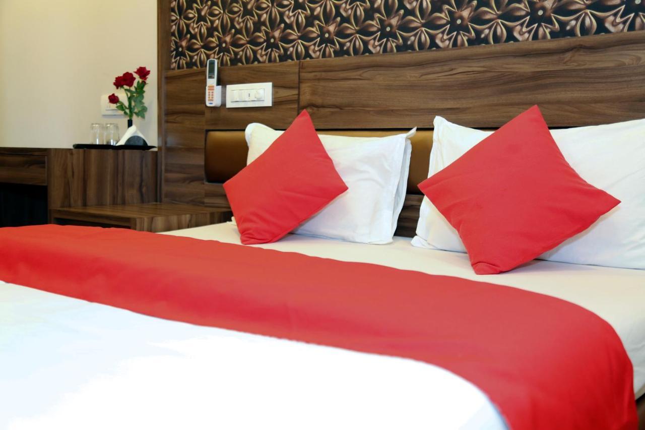 Hotel Sea Shore Нави Мумбай Екстериор снимка