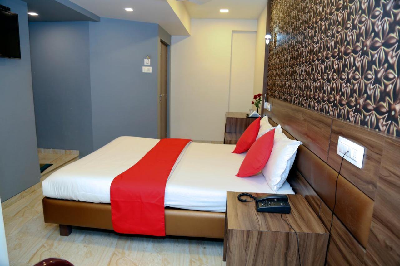 Hotel Sea Shore Нави Мумбай Екстериор снимка